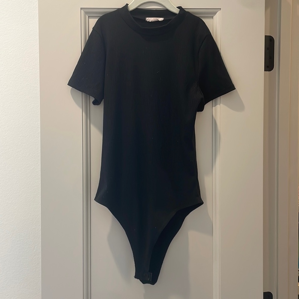 Black ribbed cotton bodysuit!